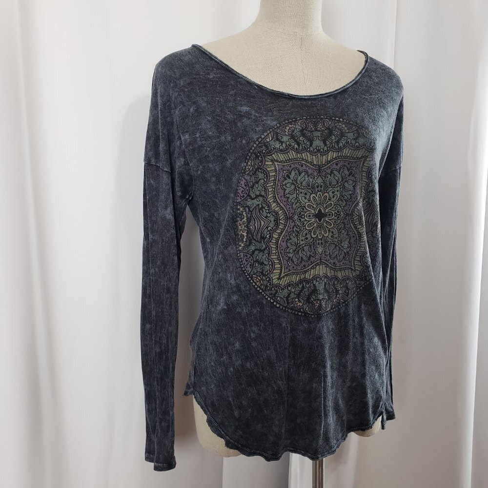Signorelli Washed Out Distressed Graphic Bohemian Top Medium - Picture 4 of 12